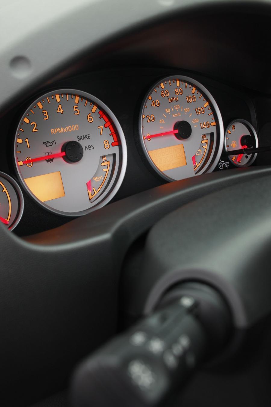  Nissan Frontier Sport Appearance Package 2012 года  (фото 8 из 17)